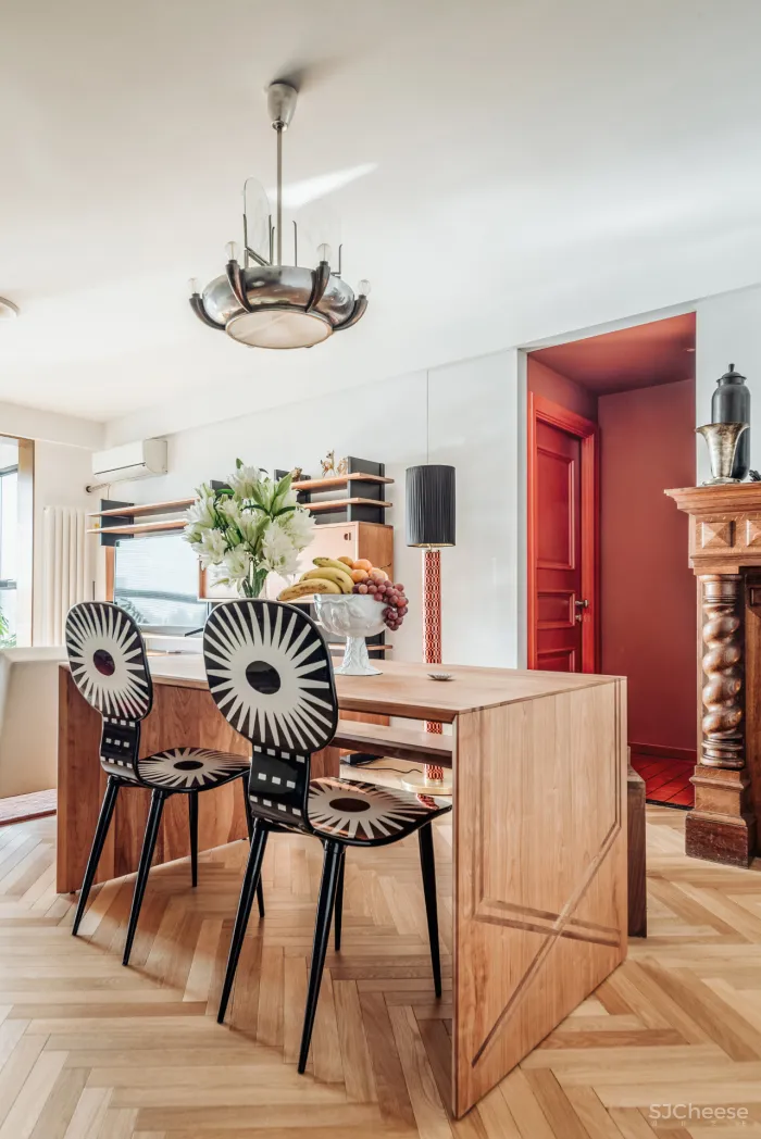 大面积浓郁红装进110m²的家,居然能清新