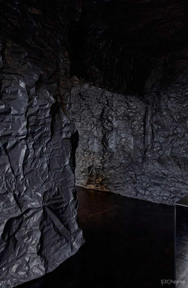 UNDER THE SEA SARAH - SEBASTIAN ARMADALE BY RUSSELL - GEORGE.