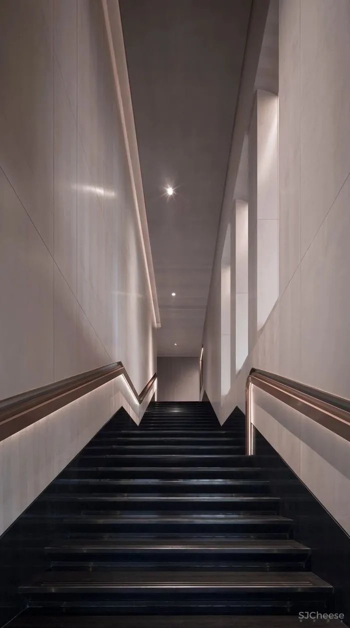 琚宾最新力作 重庆最高豪宅地标:江北嘴「国际金融中心A ONE」营销中心