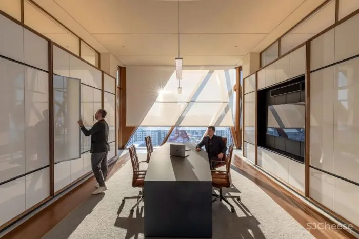 Foster Partners新作落成，蜂窝状外立面让人耳目一新！