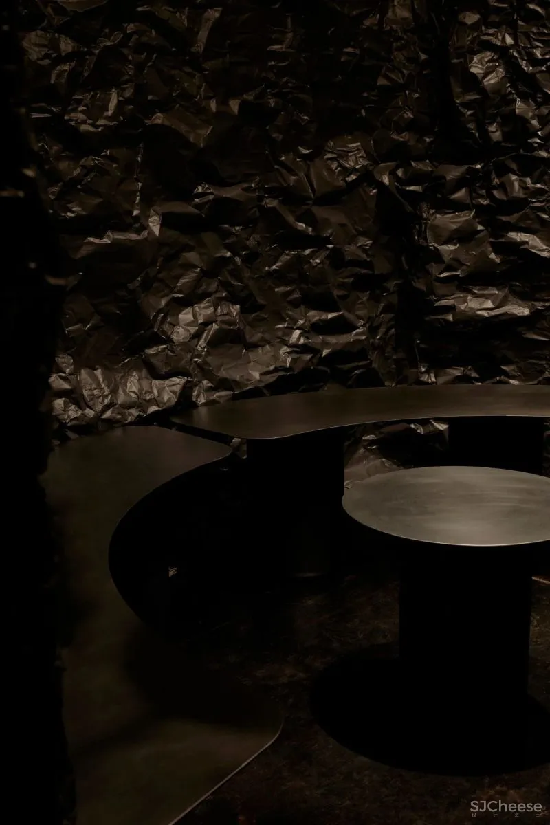 UNDER THE SEA SARAH - SEBASTIAN ARMADALE BY RUSSELL - GEORGE.