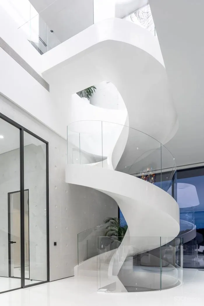 致敬安藤忠雄!5000㎡极简豪宅,用3万吨土“垫高“5米,只为看个风景?