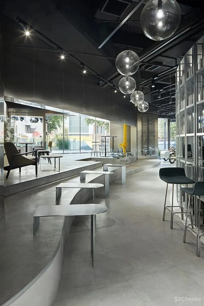 咖啡馆呈现出一种凉爽、未来主义的整体氛围
