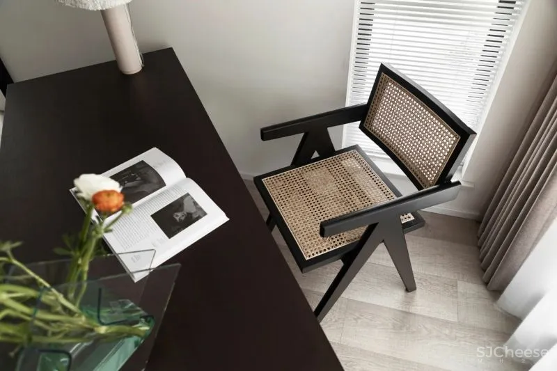 波普元素+红色,热烈自由的现代主义 菲拉设计