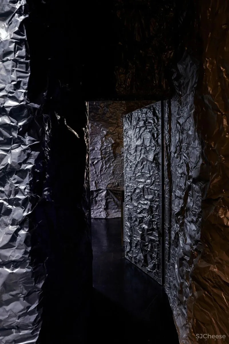 UNDER THE SEA SARAH - SEBASTIAN ARMADALE BY RUSSELL - GEORGE.