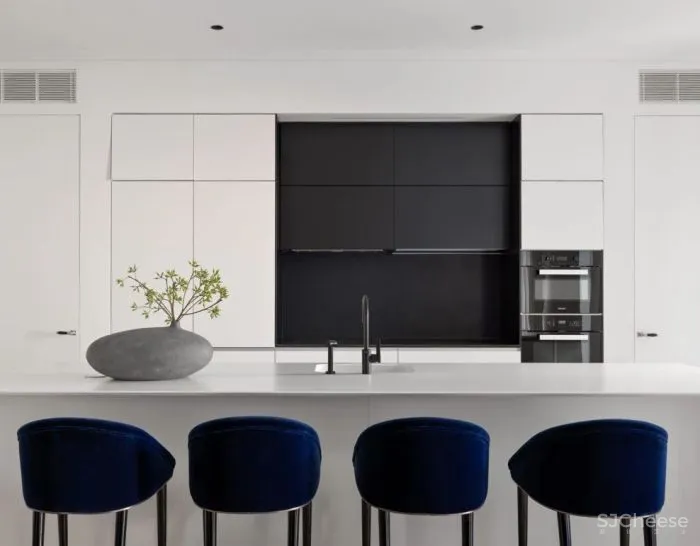 Iva Usubyan新作 独具质感