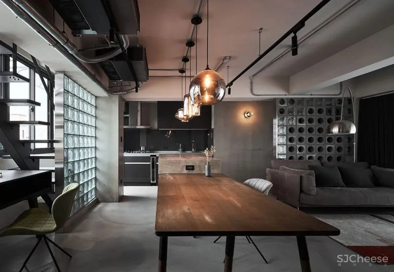 132㎡工业风Loft，玻璃材质、大中岛、独立衣帽间...打造职住一体的家！