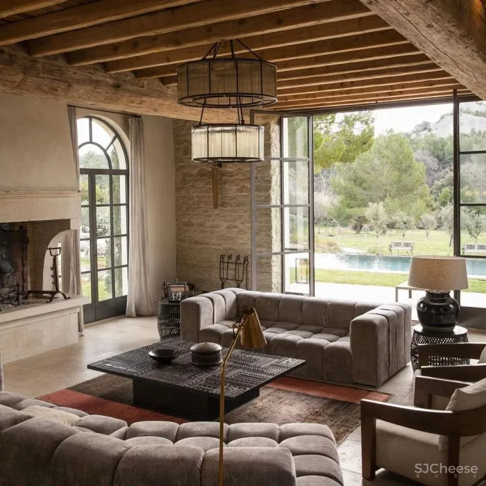 普罗旺斯百年建筑改造的精品酒店,建筑的时间感比薰衣草更迷人!