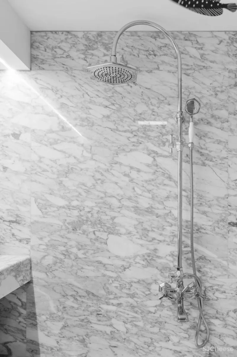 设计师独居51㎡,超大玻璃墙,卧室能隐身,地板能收纳!真·迷你豪宅!