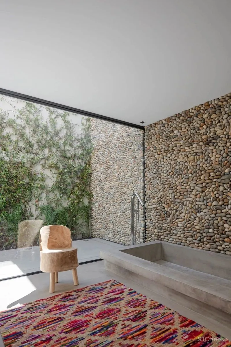 PF Architecture Studio 以中世纪蝶形屋顶为扩建设计的海边别墅