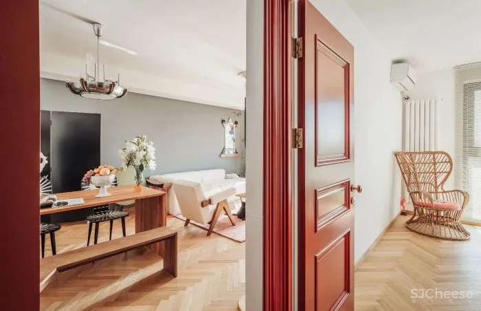 大面积浓郁红装进110m²的家,居然能清新