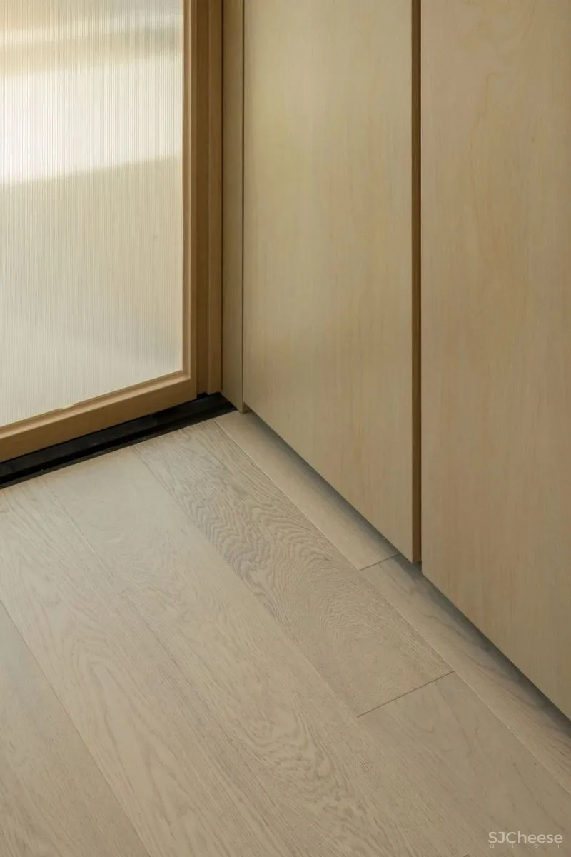 Ian Lee丨极简主义的木色温情