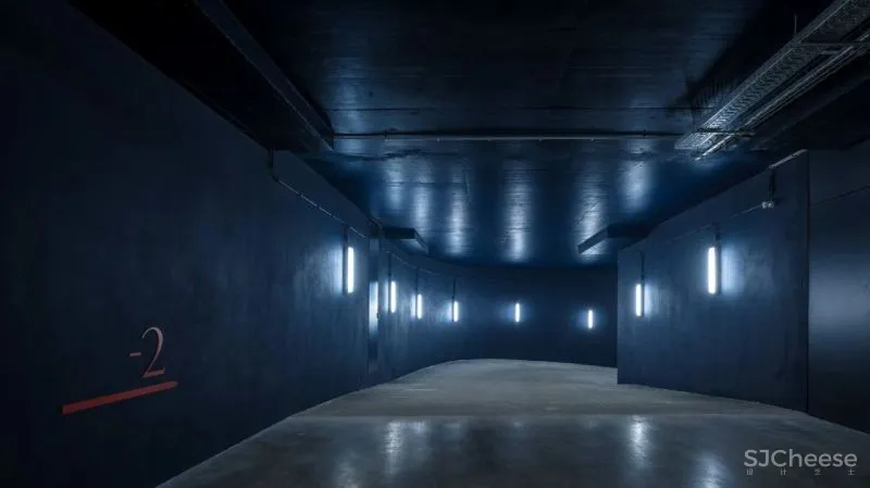 用20,000块陶瓷做外立面的公寓楼,内部却是极简的精装标准