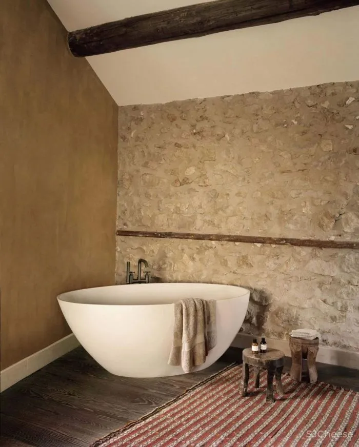 普罗旺斯百年建筑改造的精品酒店,建筑的时间感比薰衣草更迷人!