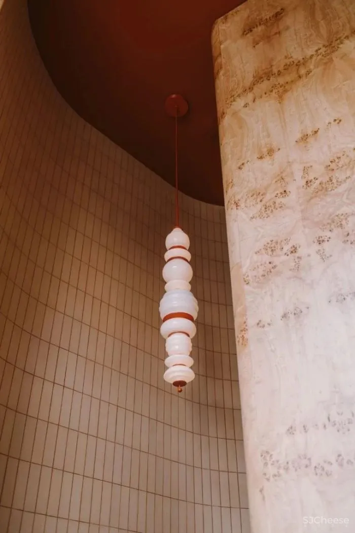 餐厅设计宁静舒缓似河流