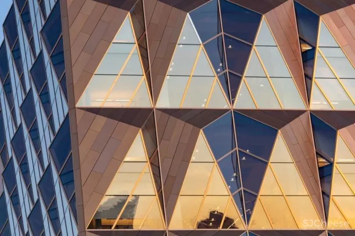 Foster Partners新作落成，蜂窝状外立面让人耳目一新！