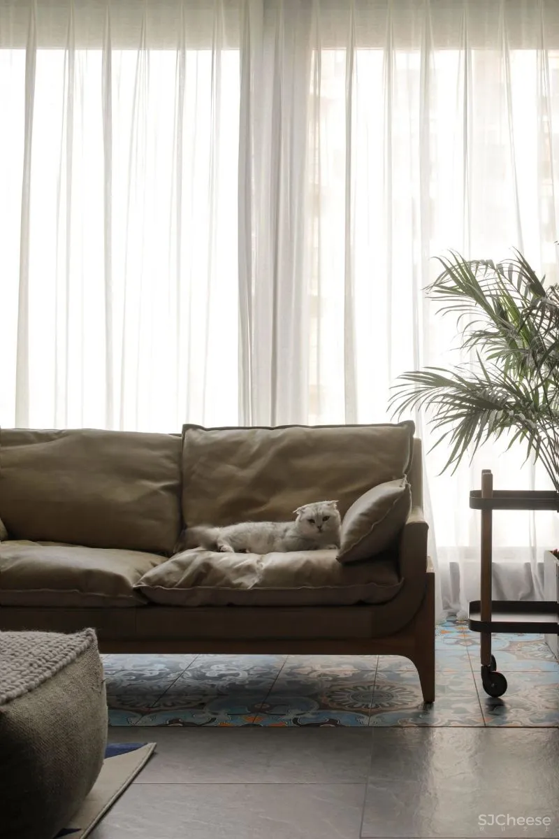 100㎡“胶片质感”的家,小吧台、取景框、大胆撞色...摩登又复古!