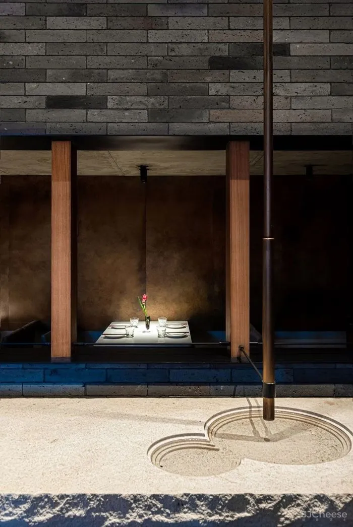 从簋街“长出来”的京城名餐厅 胡大总店，北京 IN·X屋里门外