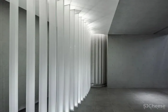 这个酒店里的餐厅太会了，竟然是个时尚艺术打卡地？！