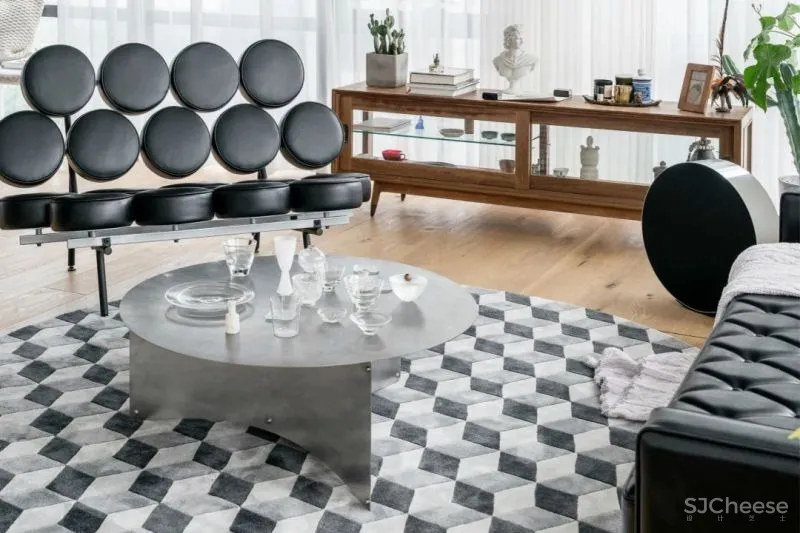 设计师独居51㎡,超大玻璃墙,卧室能隐身,地板能收纳!真·迷你豪宅!