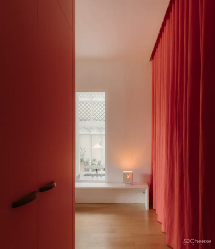 老宅不仅得到了翻新,还加入了许多屋主超爱的艺术元素