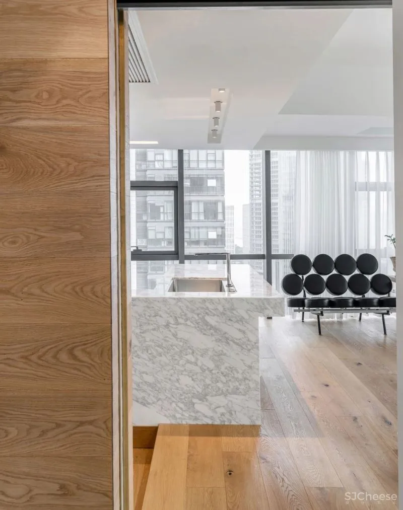 设计师独居51㎡,超大玻璃墙,卧室能隐身,地板能收纳!真·迷你豪宅!