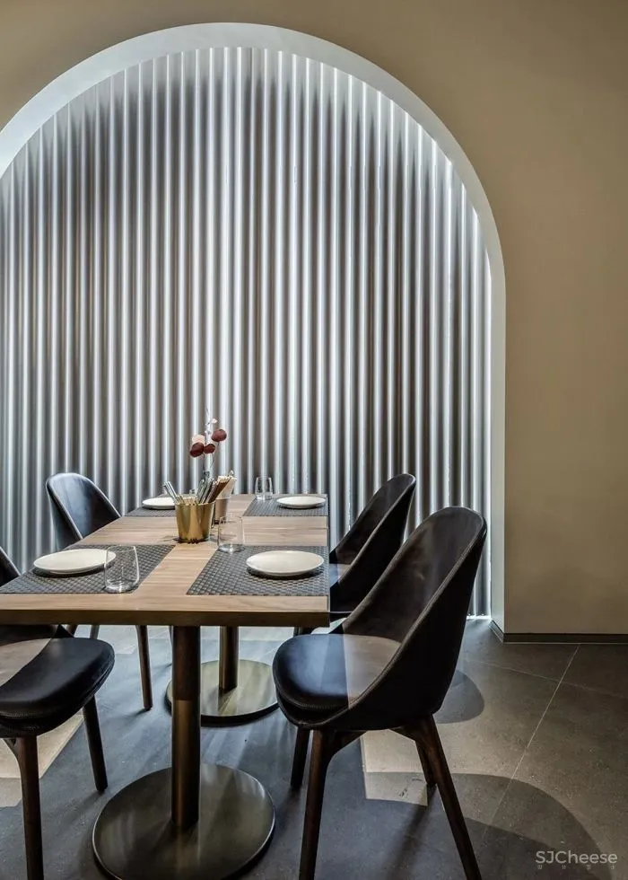 这个酒店里的餐厅太会了，竟然是个时尚艺术打卡地？！