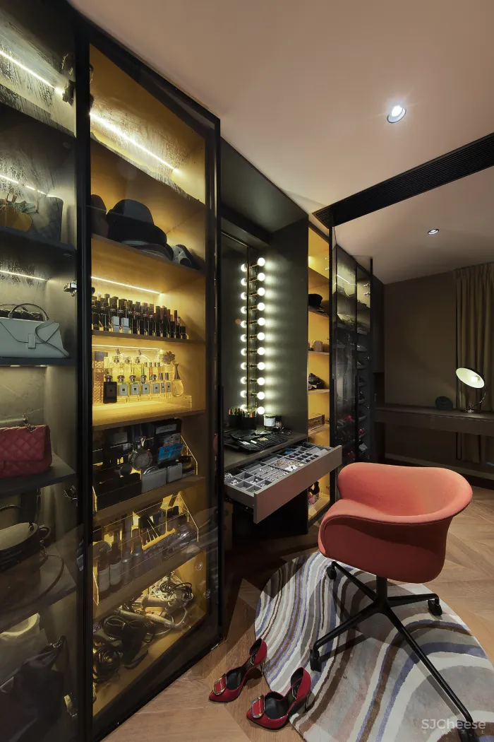 深圳屋主买下184㎡,摩登都市风 5米长衣帽间,装出大宅气度!