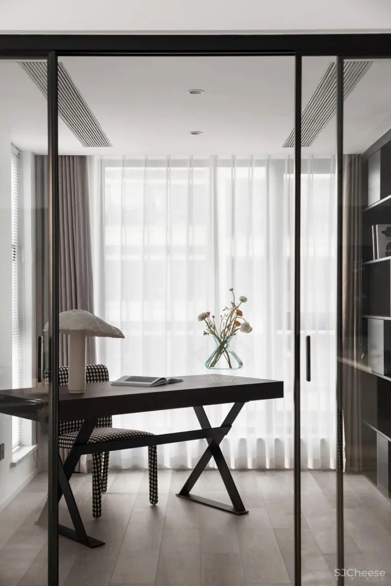 波普元素+红色,热烈自由的现代主义 菲拉设计