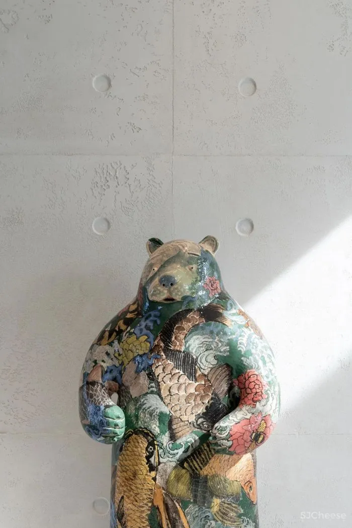 致敬安藤忠雄!5000㎡极简豪宅,用3万吨土“垫高“5米,只为看个风景?