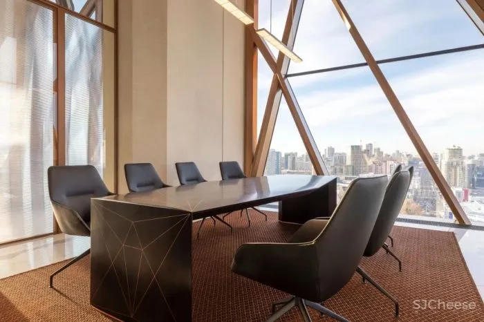 Foster Partners新作落成，蜂窝状外立面让人耳目一新！