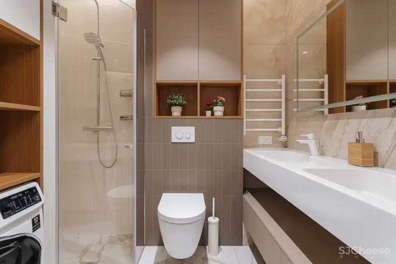 为了营造居住的本真感,设计师利用大量的木料与自然美景进行装饰