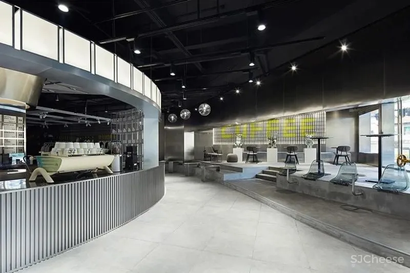 咖啡馆呈现出一种凉爽、未来主义的整体氛围