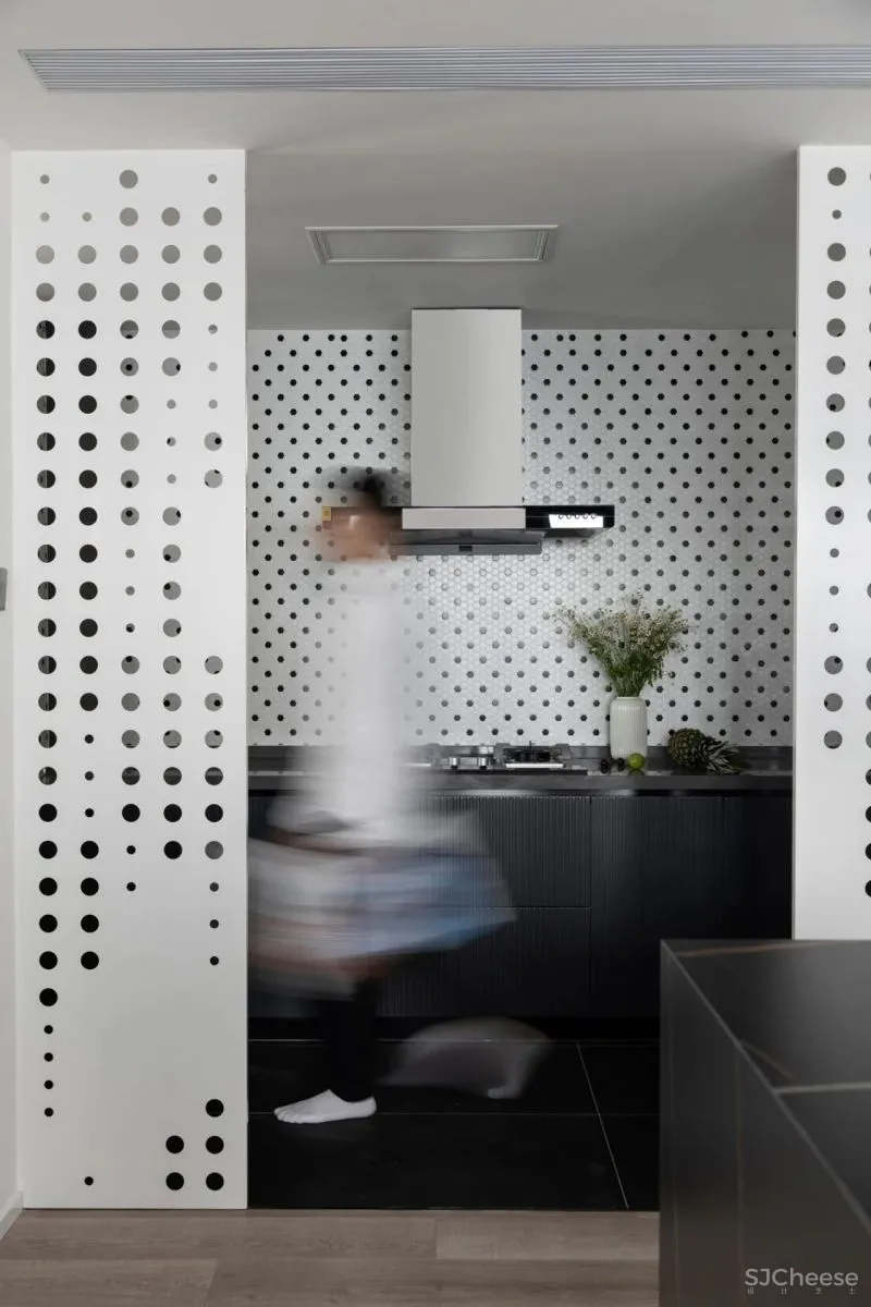 波普元素+红色,热烈自由的现代主义 菲拉设计