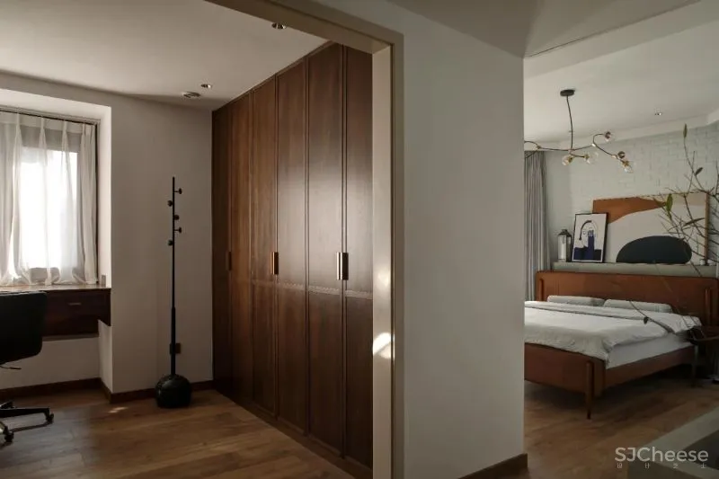 100㎡“胶片质感”的家,小吧台、取景框、大胆撞色...摩登又复古!