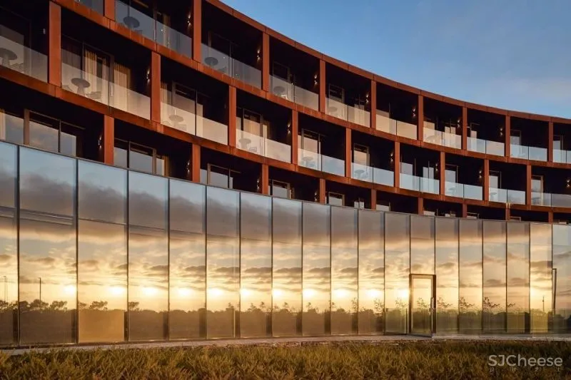 起伏沙丘中的舒展形体 RACV度假酒店 Wood Marsh