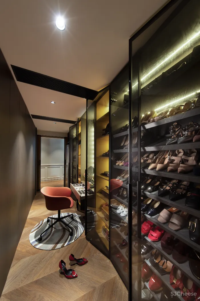 深圳屋主买下184㎡,摩登都市风 5米长衣帽间,装出大宅气度!