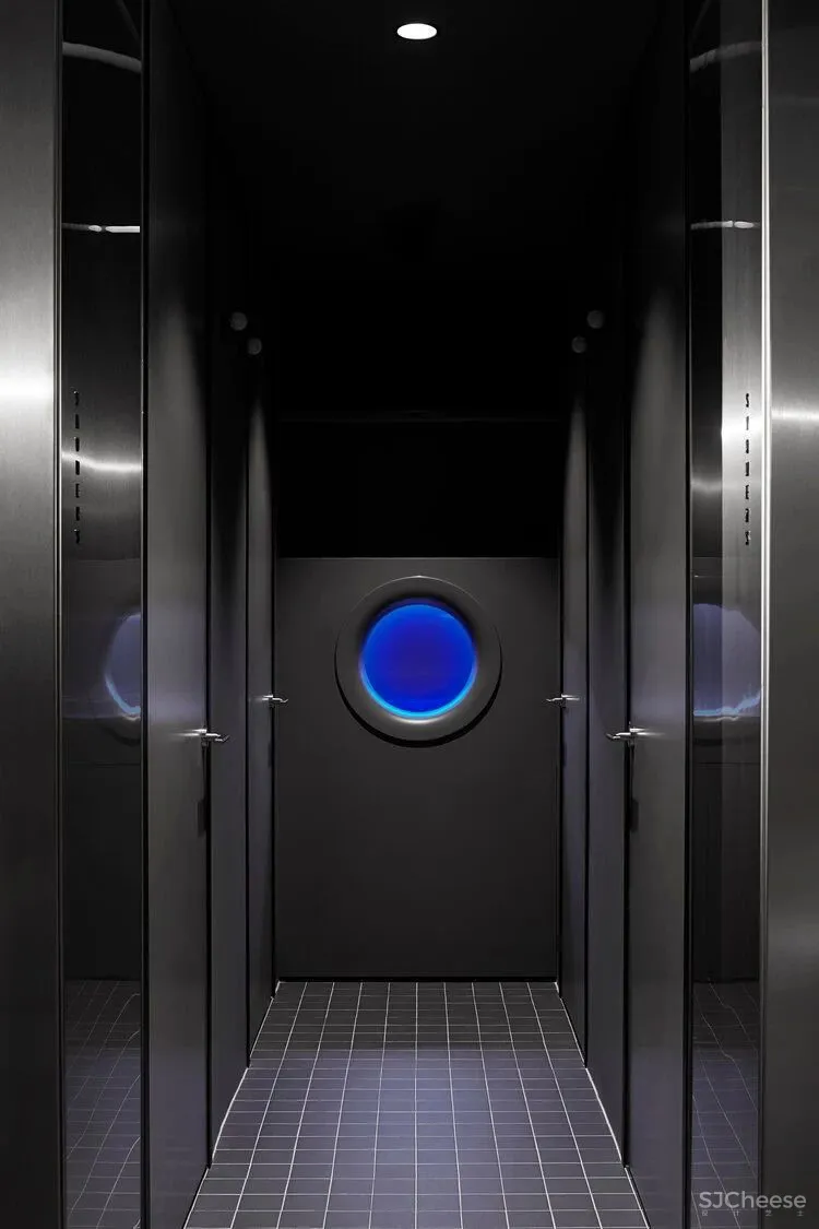 超未来主义健身房,动态数字装置营造充满活力的氛围