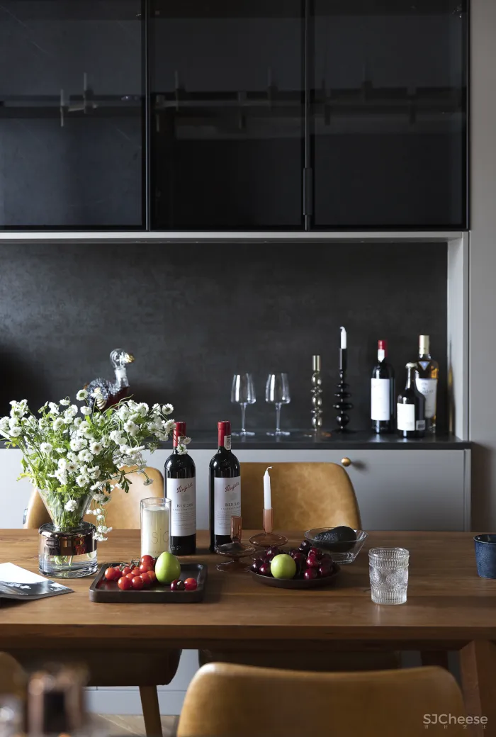 深圳屋主买下184㎡,摩登都市风 5米长衣帽间,装出大宅气度!