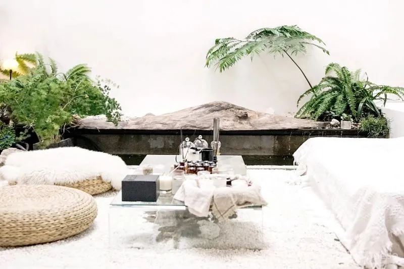 90后独居男生和他1500m²的极简住宅