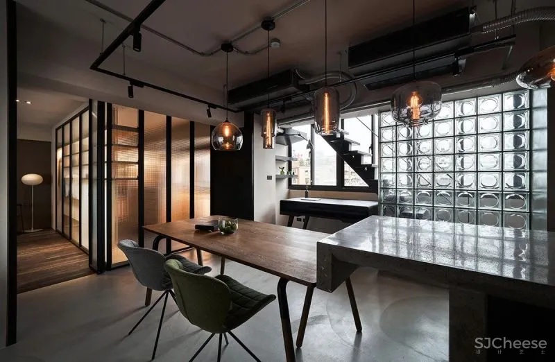 132㎡工业风Loft，玻璃材质、大中岛、独立衣帽间...打造职住一体的家！