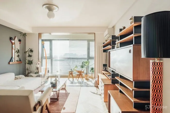 大面积浓郁红装进110m²的家,居然能清新