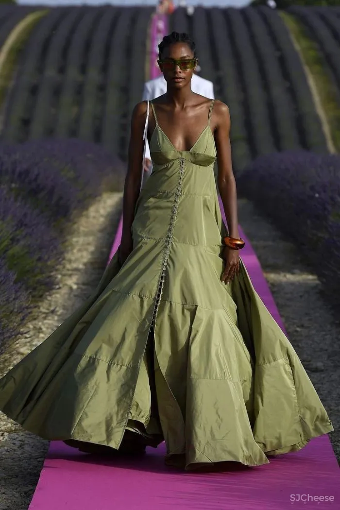 普罗旺斯百年建筑改造的精品酒店,建筑的时间感比薰衣草更迷人!