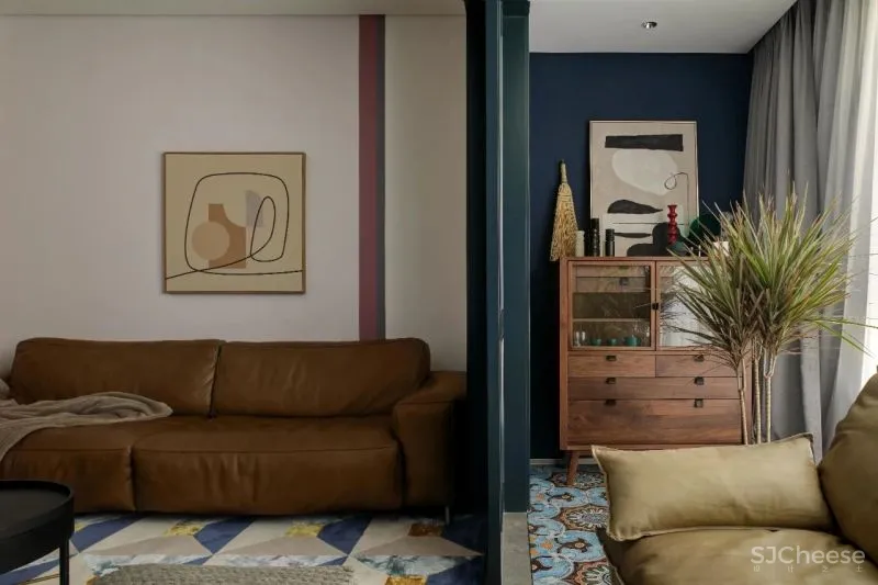 100㎡“胶片质感”的家,小吧台、取景框、大胆撞色...摩登又复古!