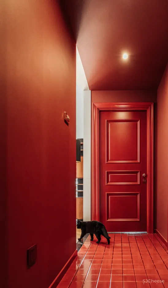 大面积浓郁红装进110m²的家,居然能清新