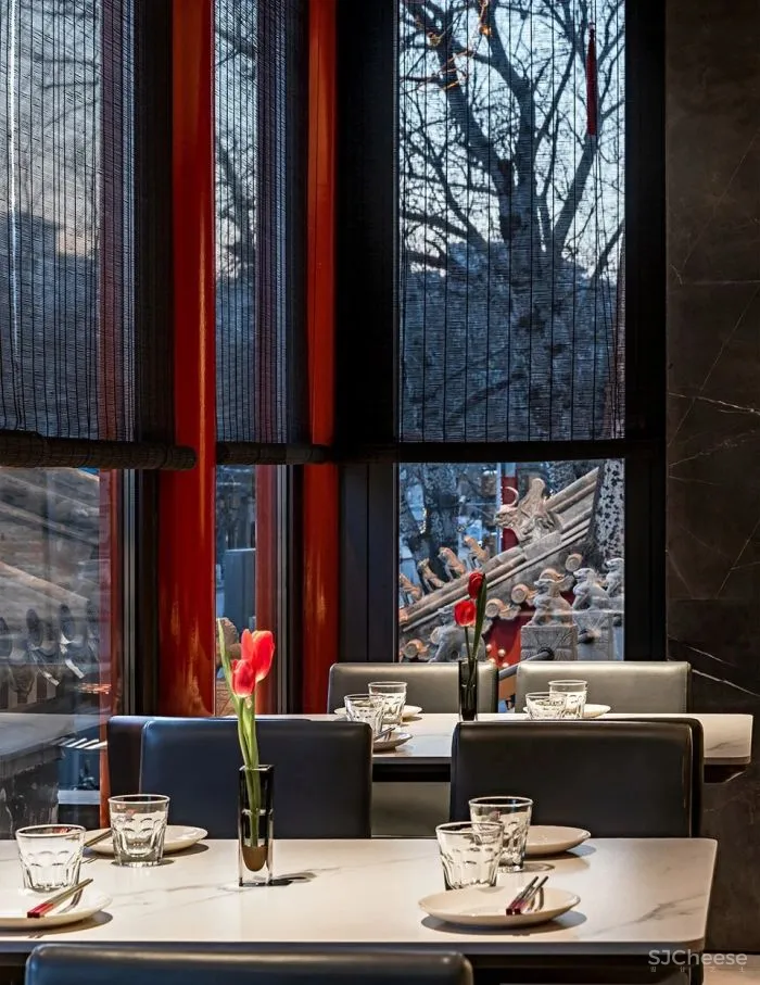 从簋街“长出来”的京城名餐厅 胡大总店，北京 IN·X屋里门外