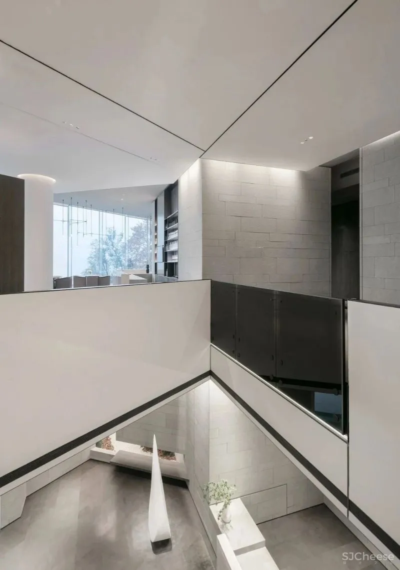 翘首眺江汉,低头见彩虹 DIA丹健国际