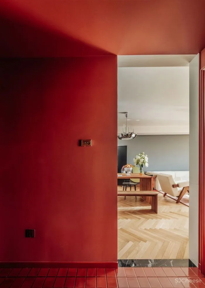 大面积浓郁红装进110m²的家,居然能清新