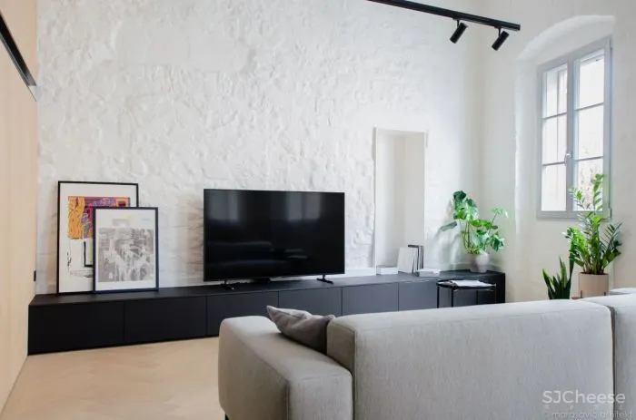 在空间中建夹层,让仅有三处彩光点的家居然如此明媚!