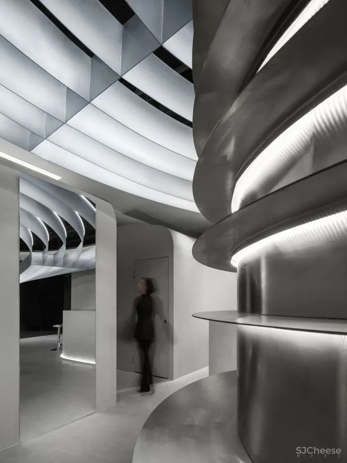 常凯生:莫比乌斯环形缠绕的新体验空间